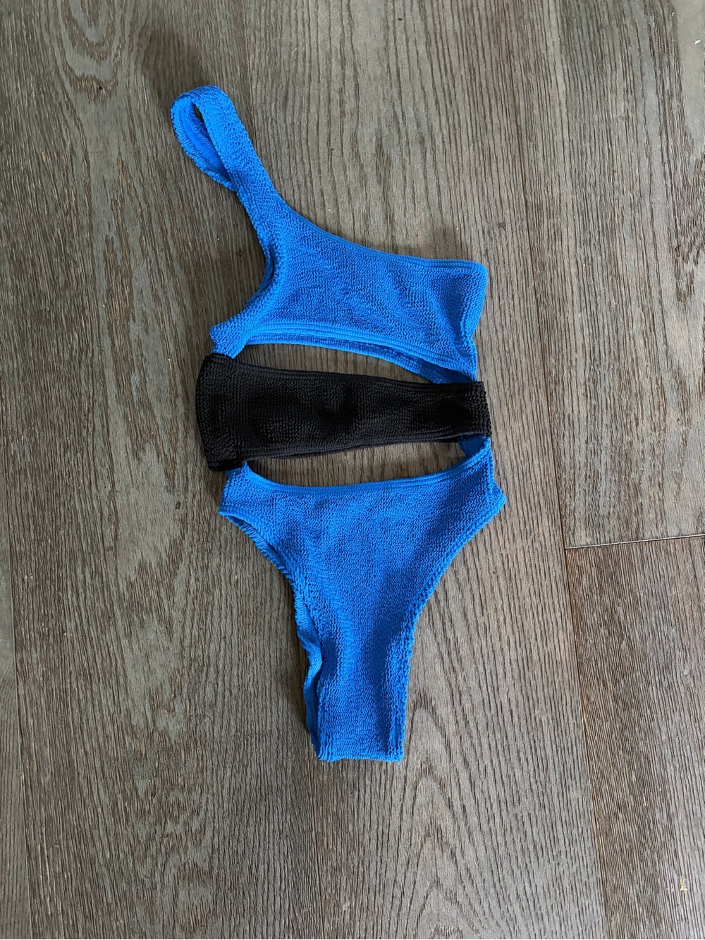 Bond-Eye Rico One Piece - Picture 4 of 6